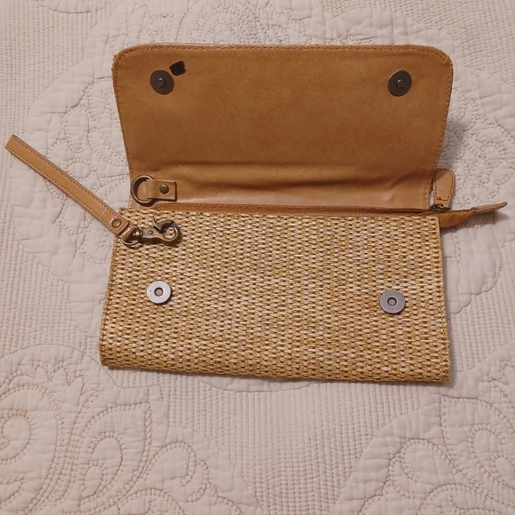 Aldo ratton style with embroidery clutch or wristlet - Picture 5 of 11